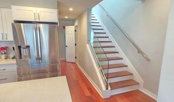 4106 GAULT Pl NE 5, Washington, DC 20019