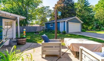 489 1st St, Antioch, IL 60002