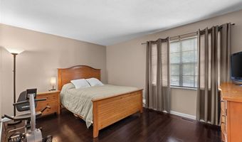 2376 Hiddengarden Ct, Ballwin, MO 63021