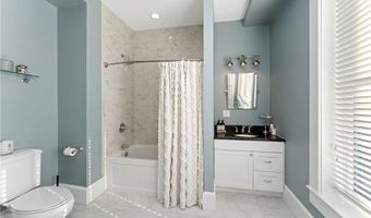 423 Hope St C, Bristol, RI 02809