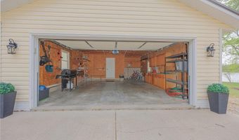 2515 E Primrose Ln, Altamont, IL 62411