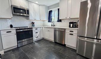 770 Metacom Ave, Bristol, RI 02809