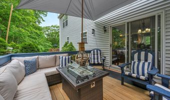 21 Lakeview Dr, Branford, CT 06405