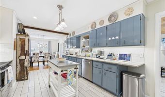 30 Alvin St, Warwick, RI 02886