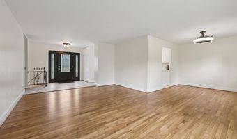 4907 CHANTICLEER Ave, Annandale, VA 22003