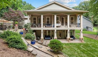 884 Village Brook Ct, Ballwin, MO 63021