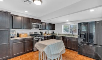 21 Park Ave, Bayville, NJ 08721