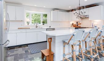 140 Connection St, Newport, RI 02840