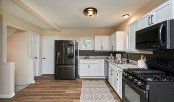 2416 E 38th Ct, Des Moines, IA 50317
