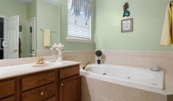 24 Pond View Cir, Barnegat, NJ 08005