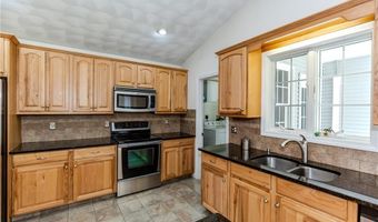 167 Cranberry Ridge Rd, Glocester, RI 02857