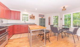 609 Ridgewood Ct, Ann Arbor, MI 48103