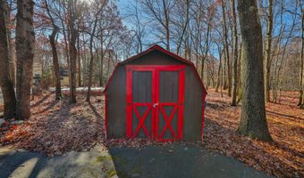 5 Juniper Ln, Albrightsville, PA 18210