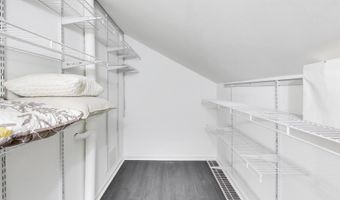 1011 Wesley Ln, Algonquin, IL 60102