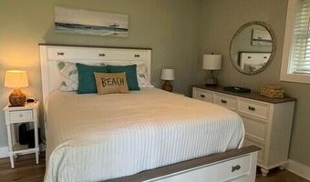 102 W Dobbs St, Atlantic Beach, NC 28512