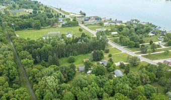9404 River Rd, Algonac, MI 48001