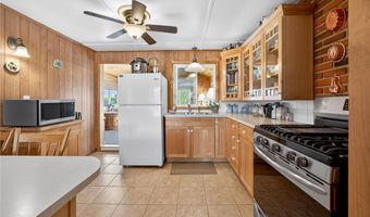 6 Arbeth Ave, Narragansett, RI 02882