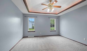 923 W WINDTREE Dr, Appleton, WI 54914