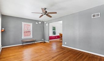 7133 Circleview Dr, Affton, MO 63123
