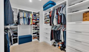 3843 Hayvenhurst Ave, Encino, CA 91436