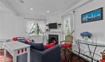 2 Lasalle Pl, Newport, RI 02840