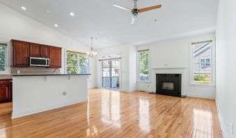 11 Pondside Ln 11, Bolton, MA 01740