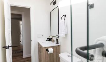 2 Shady Oak Ln, Arden, NC 28704