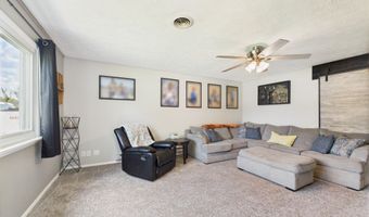121 Woodland Dr, Hartford City, IN 47348