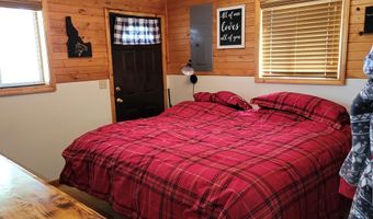 10125 Round Valley Rd, Cascade, ID 83611