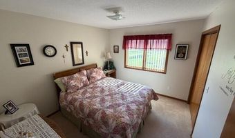 12867 E Pleasant Valley Dr, Aberdeen, SD 57401