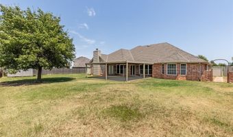 506 Fieldcrest Dr, Chickasha, OK 73018