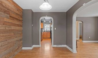 1604 N CLARK St, Appleton, WI 54911