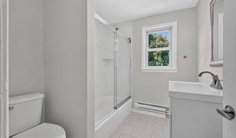 46 E 44TH St, Bayonne, NJ 07002