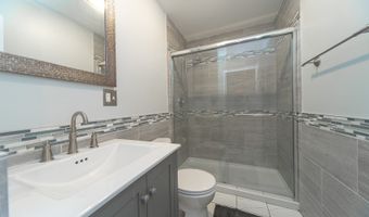 543 W Rose Ave, Addison, IL 60101