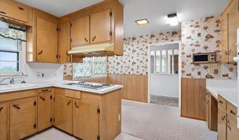 826 SKYLINE Dr, Cheyenne, WY 82009