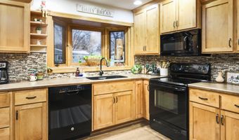 1431 Dick Dr, Aberdeen, SD 57401