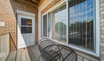 941 N Swift Rd 201, Addison, IL 60101