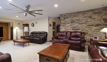 20 W371 Diversey Ave, Addison, IL 60101