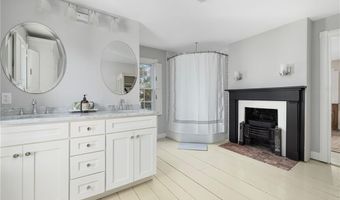 24 Barney St, Newport, RI 02840