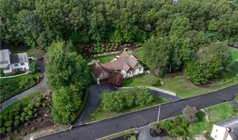 35 TIMBERLAND Dr, Lincoln, RI 02865
