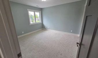 2516 White Oak Dr, Ames, IA 50014