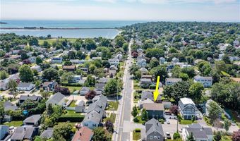 19 Eustis Ave, Newport, RI 02840