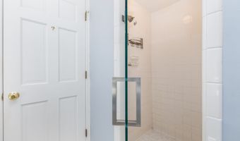 60 Old Wood Rd, Avon, CT 06001