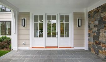 8 Fado Ln, Cos Cob, CT 06807