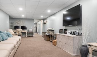 121 Stillwater Rd, Smithfield, RI 02917
