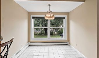 1909 N NICHOLAS St, Appleton, WI 54914