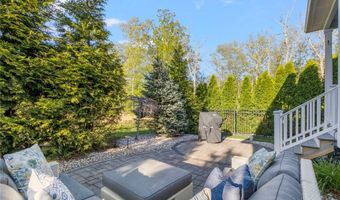 161 Seawynds Dr, North Kingstown, RI 02852