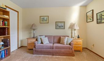 38 Woodside Dr, Albany, NY 12208