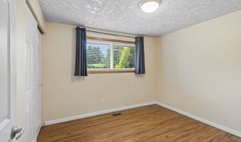 11300 FINNEGANS Way, Oregon City, OR 97045