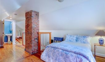 24 Hunter Ave, Newport, RI 02840